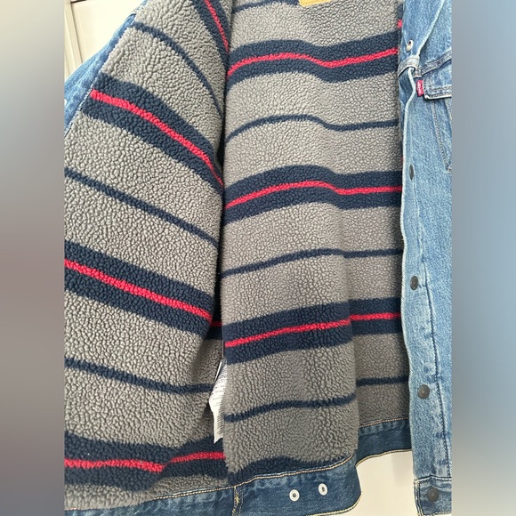 Levi’s Denim Jacket with Striped Sherpa Lining - Picture 2 of 5